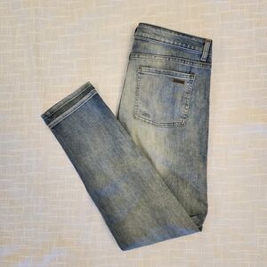 Michael Kors W  Size 6 Washed Denim Slim Fit Jeans 9" Rise  27" Inseam   A419